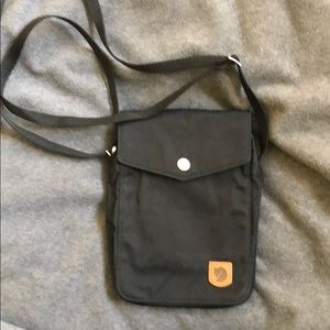 Fjallraven Greenland Pocket Crossbody black